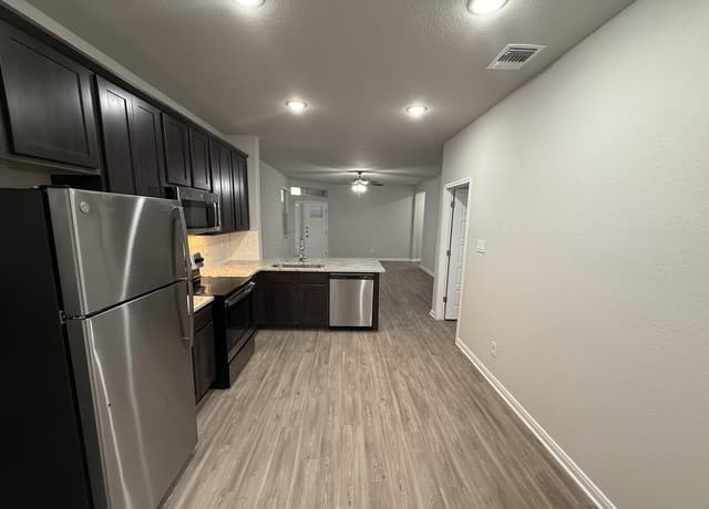 3-bedroom rental at 312 Caleb Court in Cibolo, TX — photo 5
