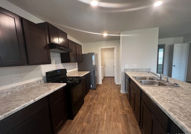 4-bedroom rental at 7259 Brisk Brook in San Antonio, TX — photo 3
