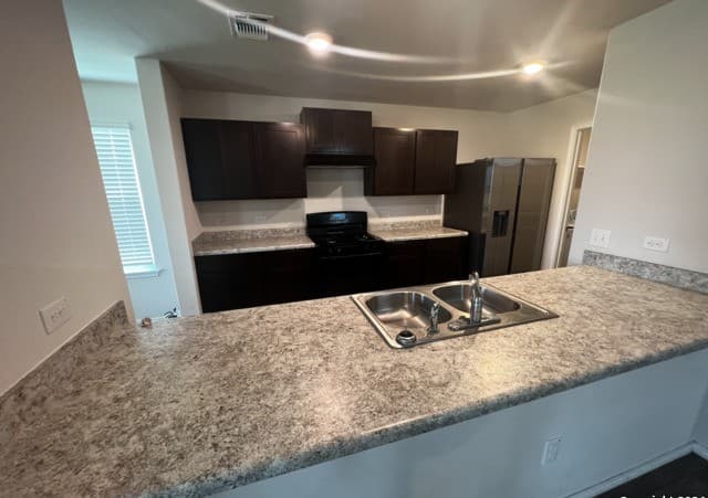 4-bedroom rental at 7259 Brisk Brook in San Antonio, TX — photo 4