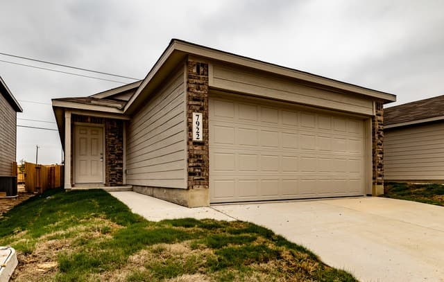 4-bedroom rental at 7922 Biggio Ln in Converse TX
