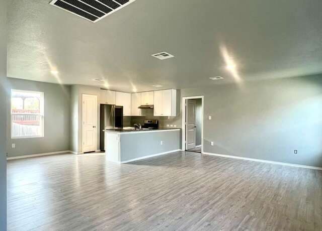 3-bedroom rental at 10239 Robbins in San Antonio, TX — photo 3