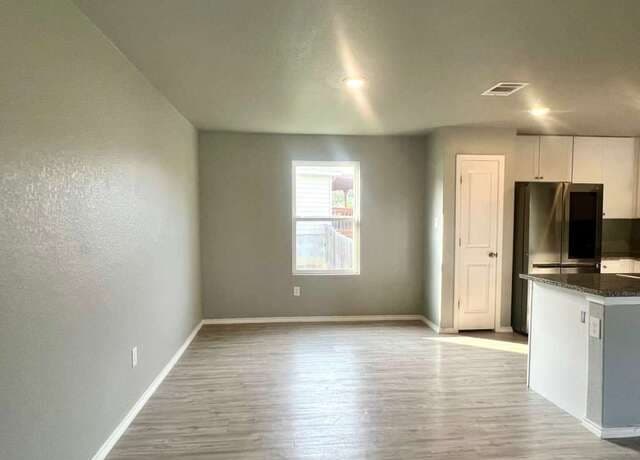 3-bedroom rental at 10239 Robbins in San Antonio, TX — photo 5