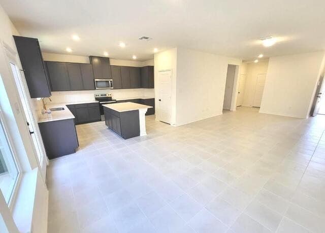 3-bedroom rental at 14839 Vance Jackson Rd Unit UNIT 906 in San Antonio, TX — photo 4