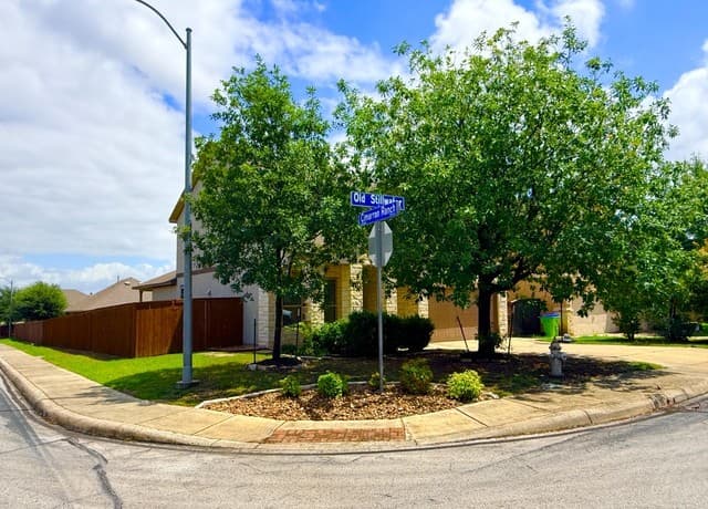 4-bedroom rental at 12543 Old Stillwater in San Antonio, TX — photo 2