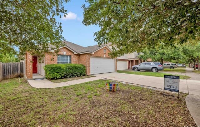 3-bedroom rental at 8811 Laguna Fls in San Antonio, TX — photo 3