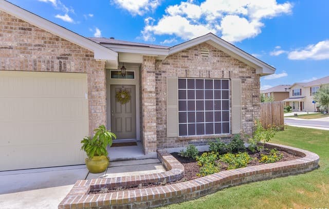 3-bedroom rental at 191 Quiet Elk in San Antonio, TX — photo 2