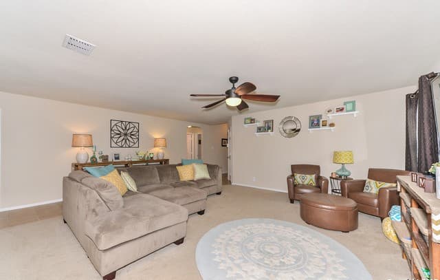 3-bedroom rental at 191 Quiet Elk in San Antonio, TX — photo 4