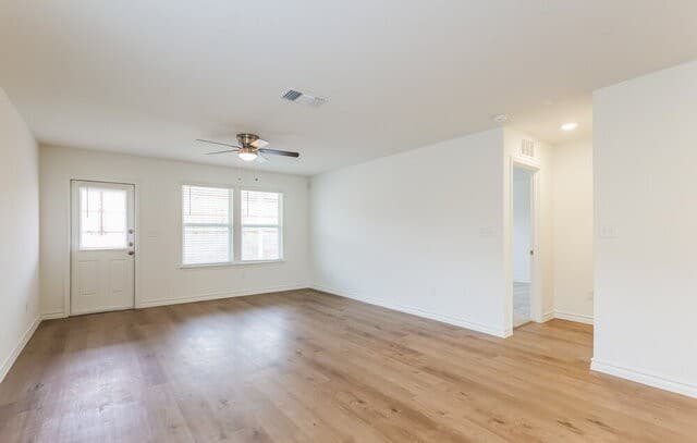 4-bedroom rental at 10327 Monte Carmel Pl in Converse, TX — photo 5