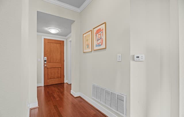 2-bedroom rental at 7342 Oak Manor Unit 3208 in San Antonio, TX — photo 3
