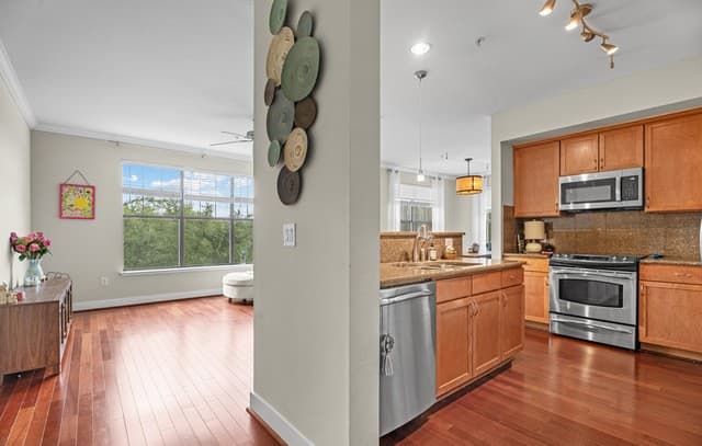 2-bedroom rental at 7342 Oak Manor Unit 3208 in San Antonio, TX — photo 5