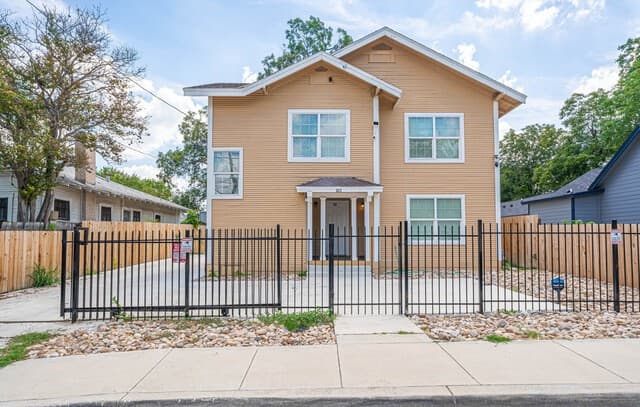 2-bedroom rental at 422 Gulf in San Antonio TX