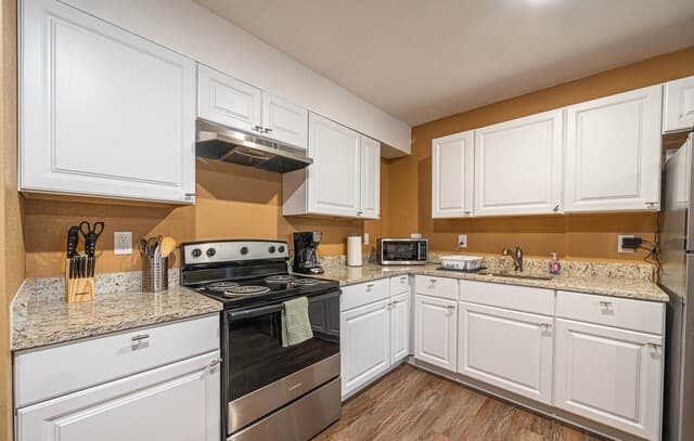 2-bedroom rental at 422 Gulf in San Antonio, TX — photo 2