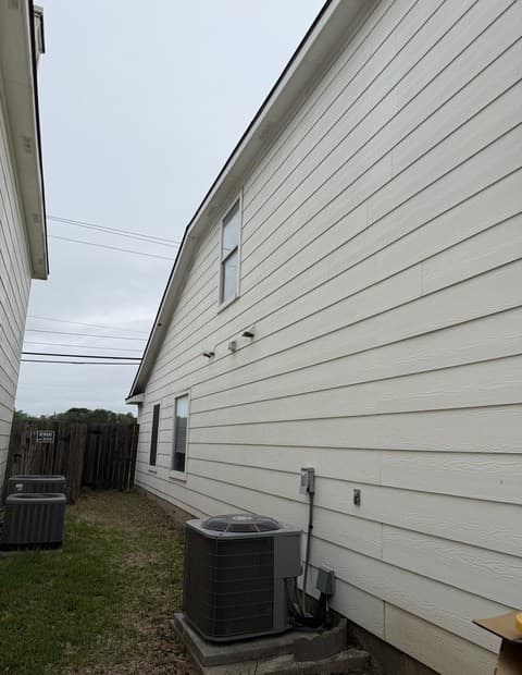 4-bedroom rental at 10235 Southcreek in Converse, TX — photo 3