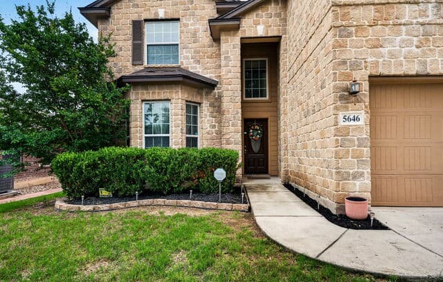 4-bedroom rental at 5646 Lilac Willow in San Antonio, TX — photo 4