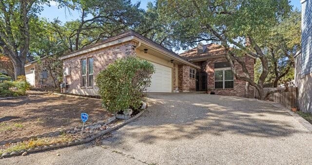 3-bedroom rental at 3455 River Path in San Antonio, TX — photo 2