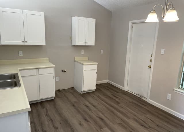 2-bedroom rental at 5431 Rubidoux Dr in San Antonio, TX — photo 2
