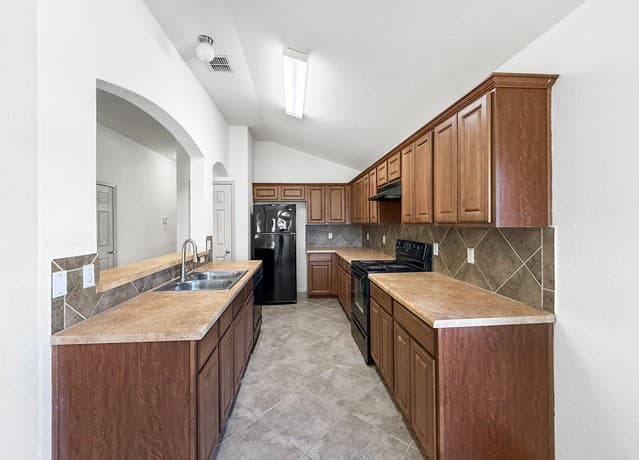 3-bedroom rental at 9566 Everton in San Antonio, TX — photo 5