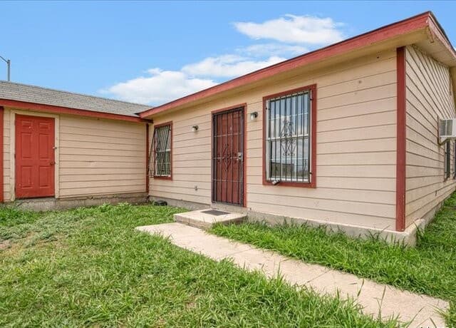 1-bedroom rental at 5846 Elm Valley Dr Unit 1 in San Antonio, TX — photo 2
