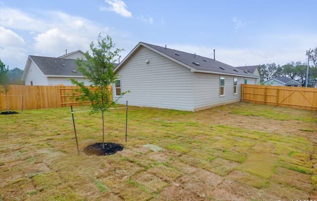 3-bedroom rental at 10307 Devon Wheel in San Antonio, TX — photo 3