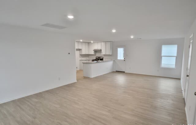 3-bedroom rental at 10307 Devon Wheel in San Antonio, TX — photo 4