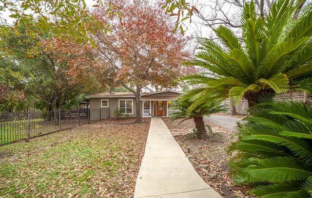 3-bedroom rental at 4750 View Dr in San Antonio, TX — photo 3