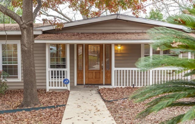 3-bedroom rental at 4750 View Dr in San Antonio, TX — photo 4