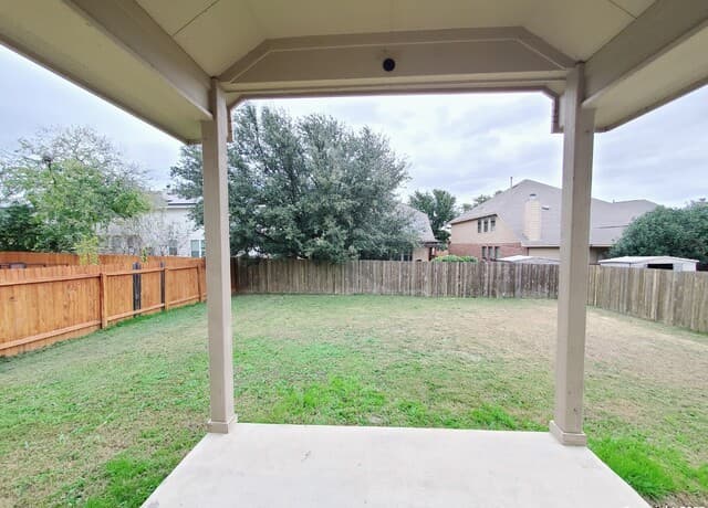 5-bedroom rental at 11927 Jasmine Way in San Antonio, TX — photo 2