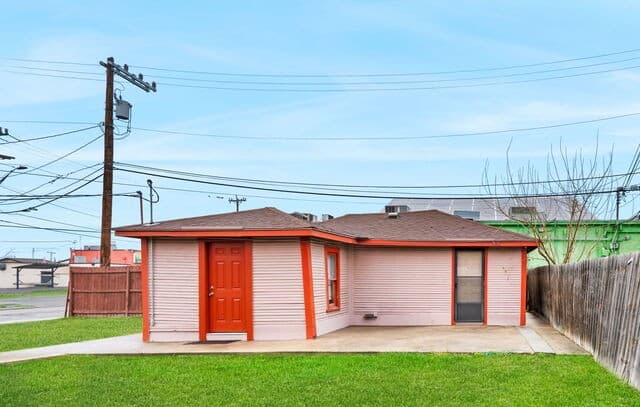 1-bedroom rental at 3106 Zarzamora in San Antonio, TX — photo 3
