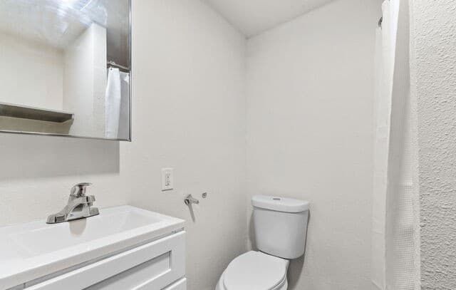 1-bedroom rental at 3106 Zarzamora in San Antonio, TX — photo 5