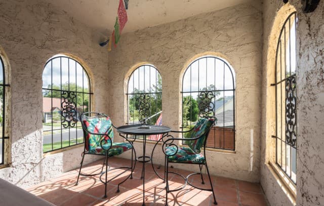 2-bedroom rental at 1630 W Mulberry Ave in San Antonio, TX — photo 3