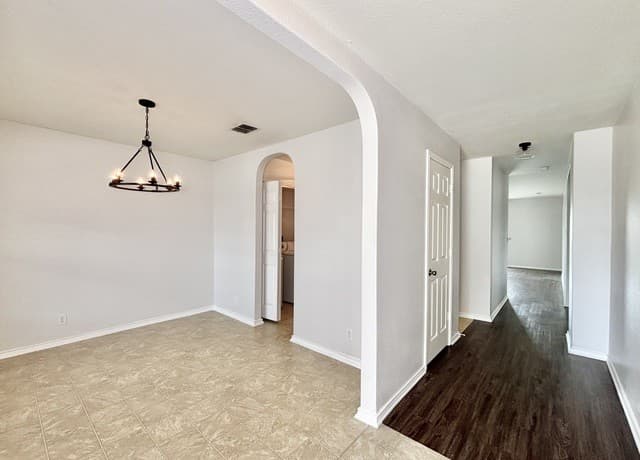 3-bedroom rental at 6926 Opal Clfs in Converse, TX — photo 2