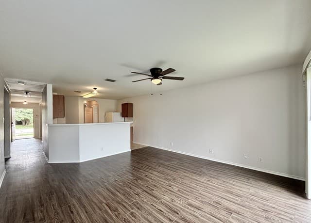 3-bedroom rental at 6926 Opal Clfs in Converse, TX — photo 5