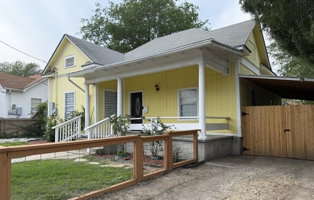 3-bedroom rental at 123 Park Ct in San Antonio, TX — photo 2