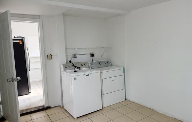3-bedroom rental at 123 Park Ct in San Antonio, TX — photo 5