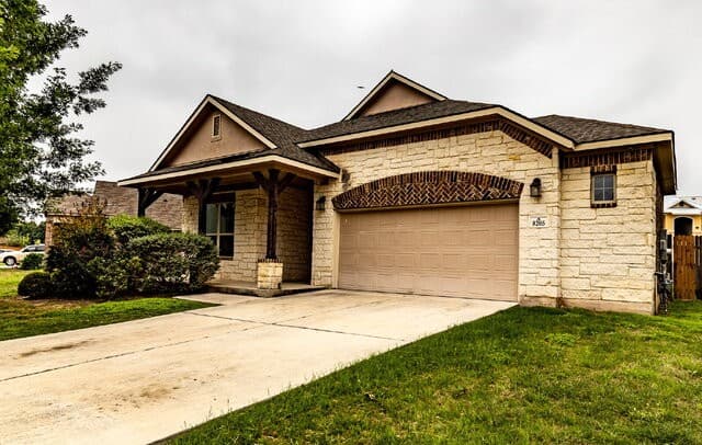 3-bedroom rental at 8205 Limerick Fls in San Antonio TX