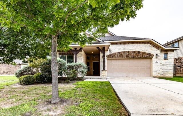 3-bedroom rental at 8205 Limerick Fls in San Antonio, TX — photo 2