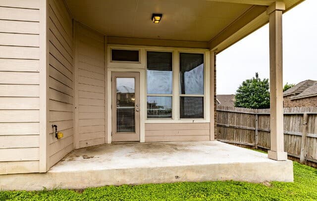 3-bedroom rental at 8205 Limerick Fls in San Antonio, TX — photo 3