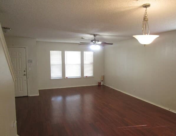 3-bedroom rental at 46 Weathering Crk in San Antonio, TX — photo 2