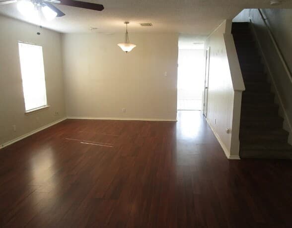 3-bedroom rental at 46 Weathering Crk in San Antonio, TX — photo 3