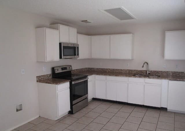 3-bedroom rental at 46 Weathering Crk in San Antonio, TX — photo 5