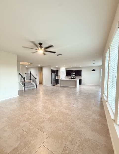 5-bedroom rental at 9010 Phoenix in Converse TX
