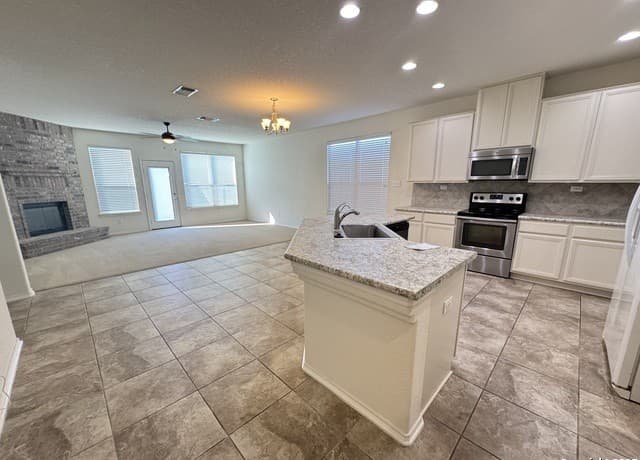 3-bedroom rental at 128 Landmark in Cibolo, TX — photo 3