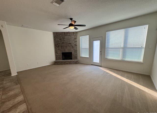 3-bedroom rental at 128 Landmark in Cibolo, TX — photo 5