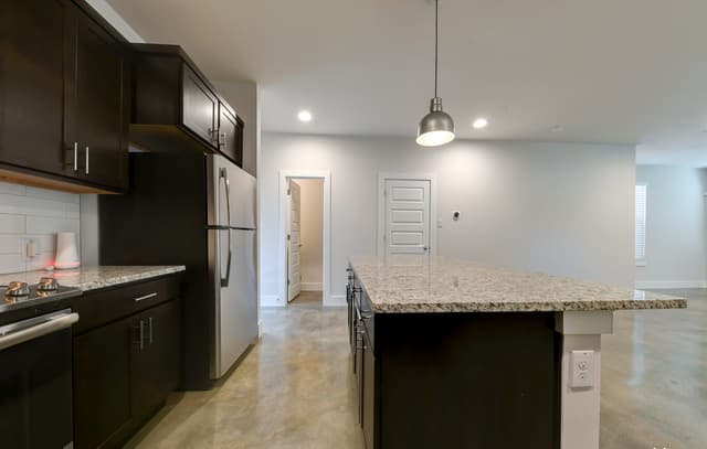 2-bedroom rental at 200 Melrose Pl Unit 300 in San Antonio, TX — photo 3