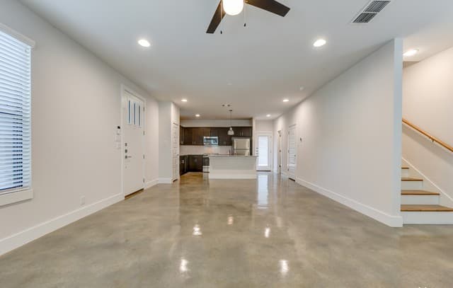 2-bedroom rental at 200 Melrose Pl Unit 300 in San Antonio, TX — photo 5