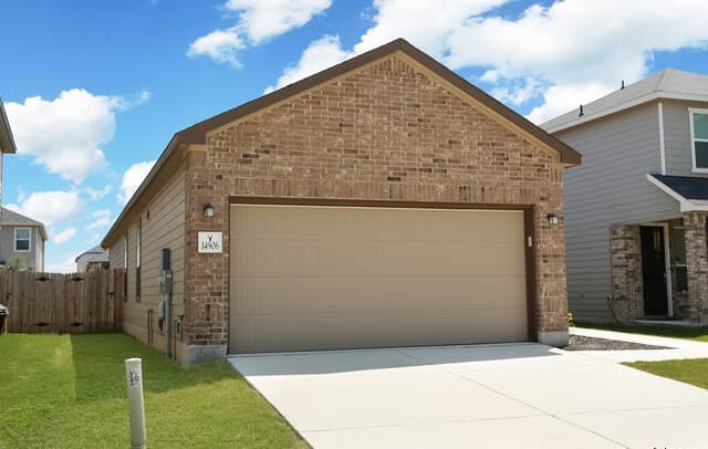 3-bedroom rental at 14906 Coral Snake in San Antonio, TX — photo 3