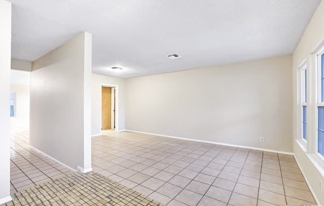4-bedroom rental at 8138 Raritan St in San Antonio, TX — photo 2