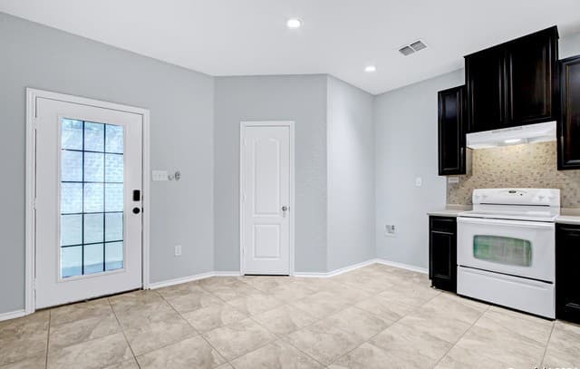 3-bedroom rental at 13303 Sun Sierra in San Antonio, TX — photo 5