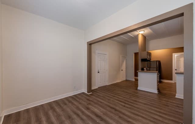 3-bedroom rental at 924 W Kings Hwy Unit 1 in San Antonio, TX — photo 3