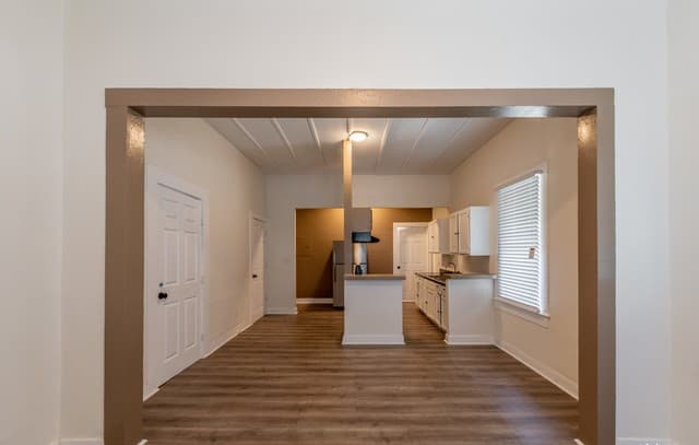 3-bedroom rental at 924 W Kings Hwy Unit 1 in San Antonio, TX — photo 4